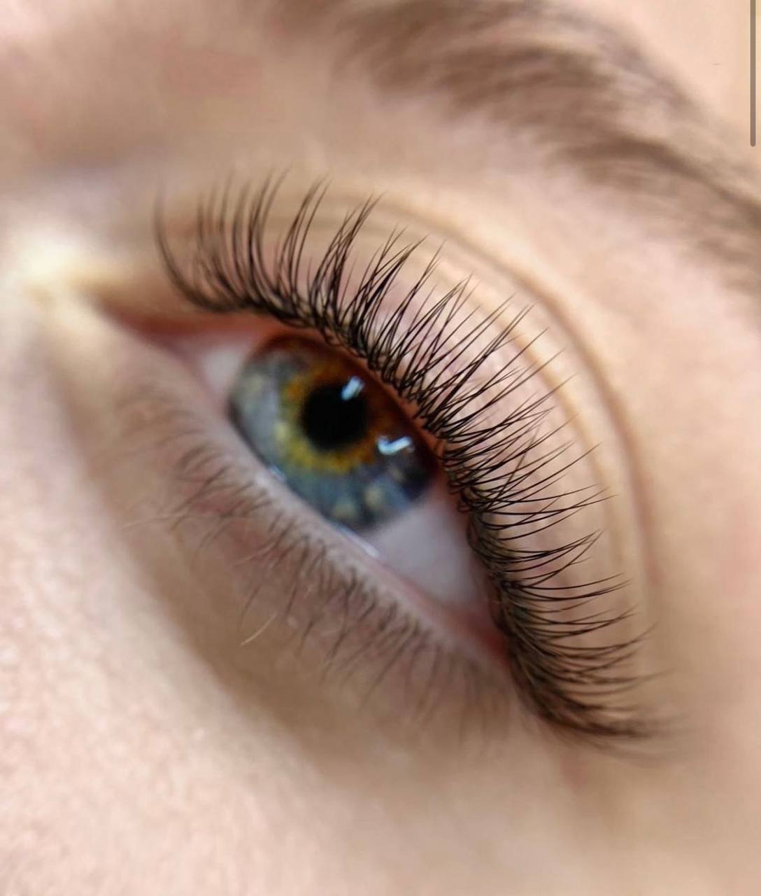 One-to-One Lash Application